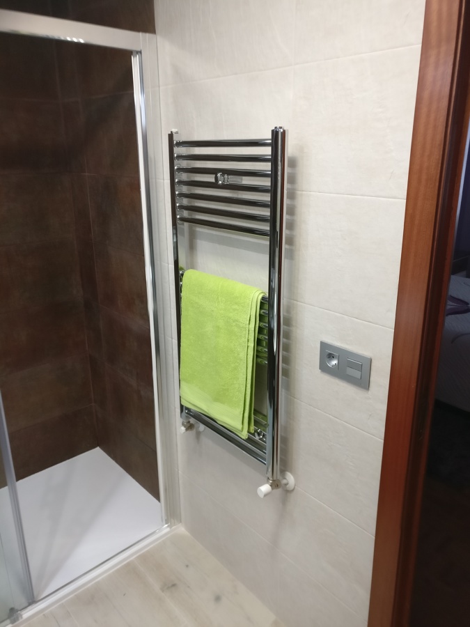 DETALLE DE SECATOALLAS DE AGUA CALIENTE