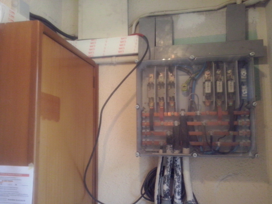 Caixa Distribuciò General Montant Escala Veins