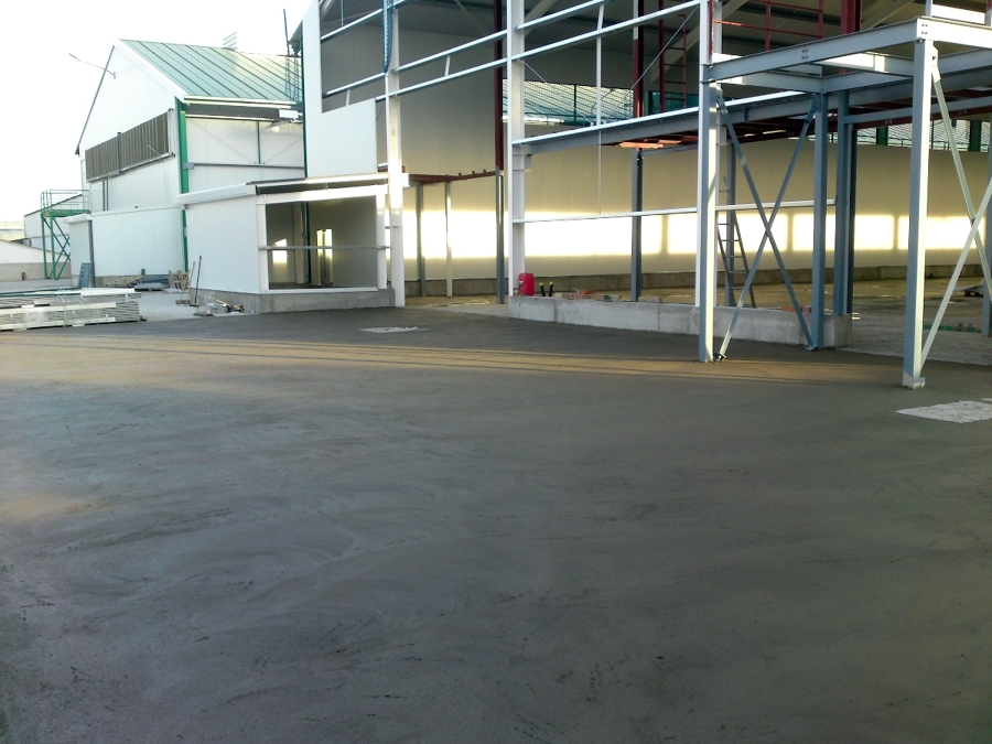 fratasado mecanico de solera en esterior.