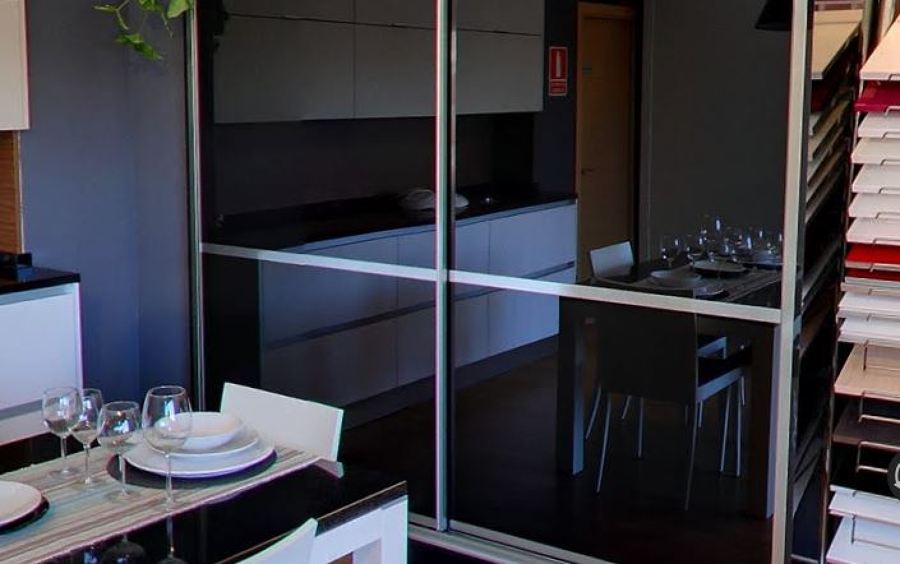 Armario minimalísta lato brillo negro cristal