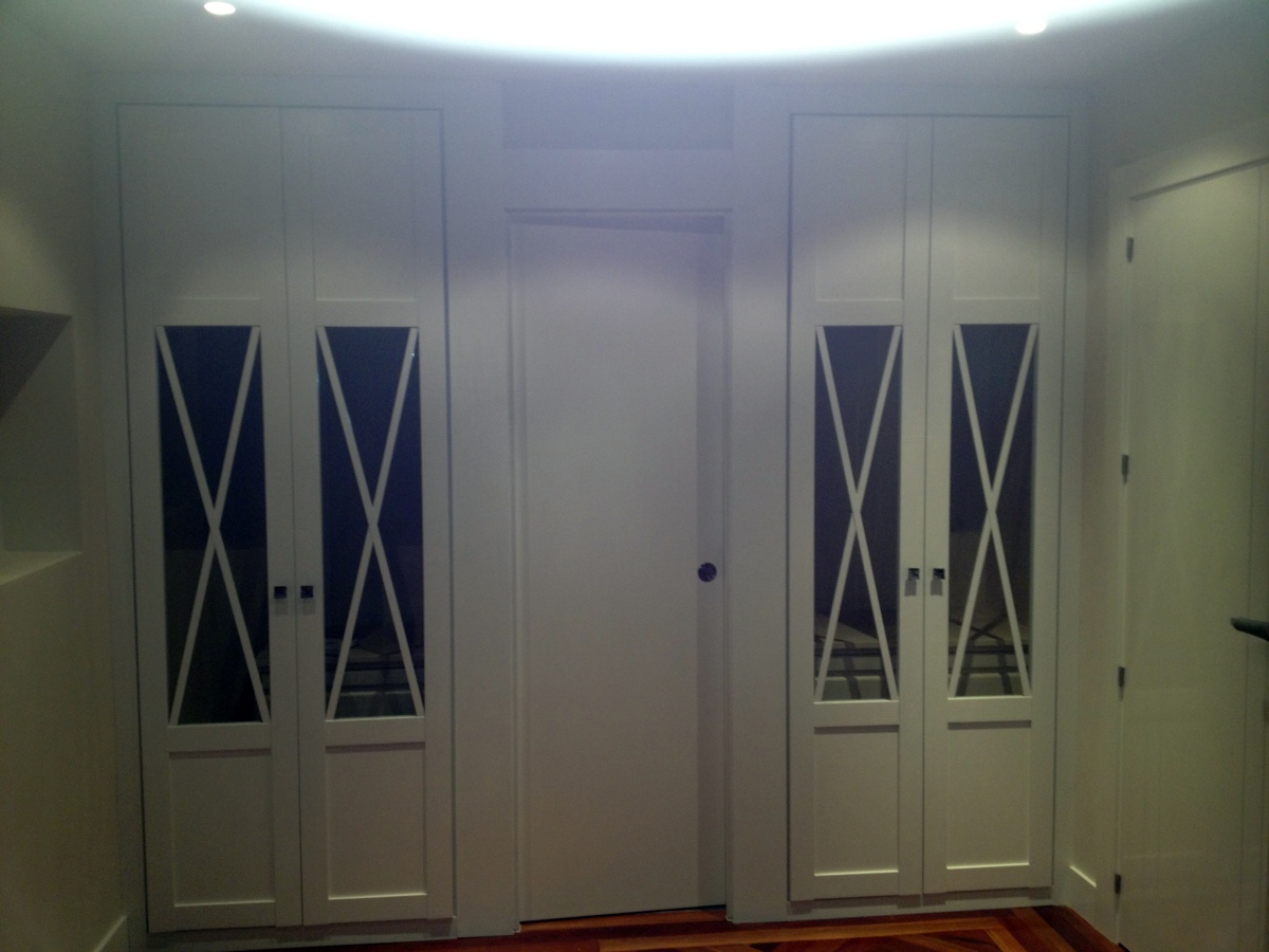 Frente de armario y puerta de baño