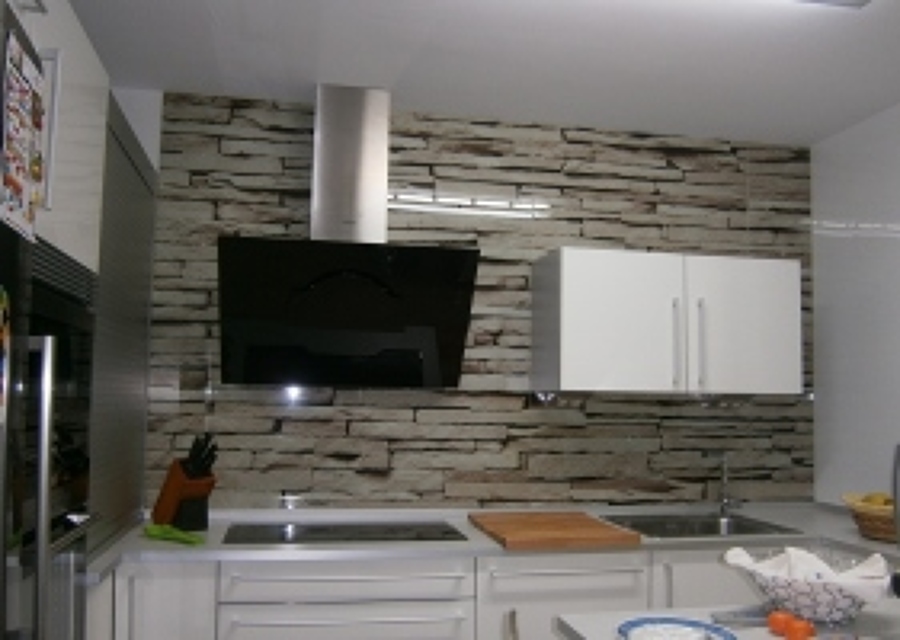 Frente de cocina en cristal decorado