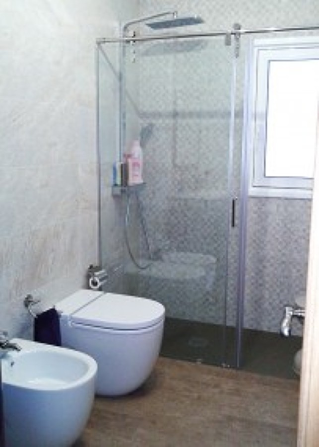 FRONTAL DUCHA DE UN FIJO MAS UNA PUERTA CORREDERA 