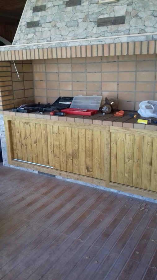 frontal en madera tintada