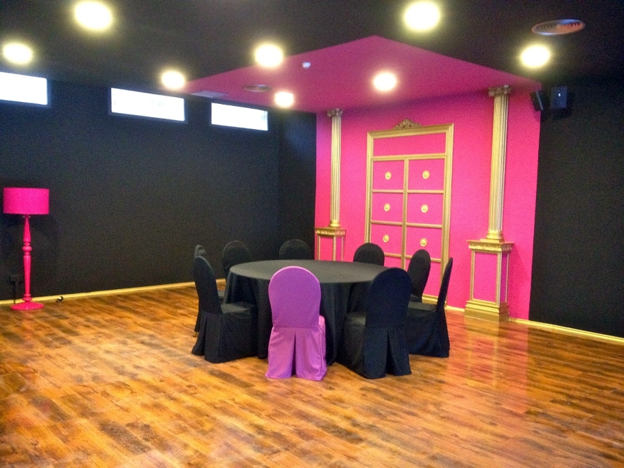 fucsia , dorado  y negro 