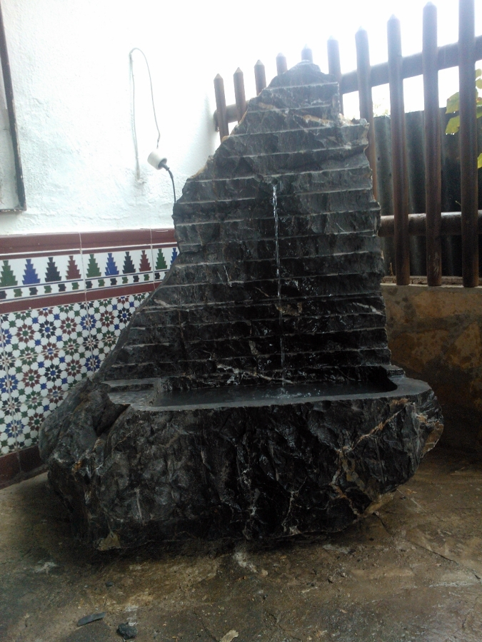 fuente de piedra rustica 