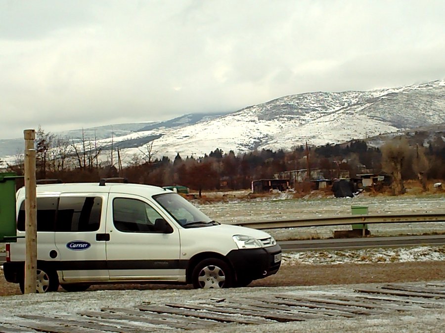 Furgoneta con vista al Pirineo
