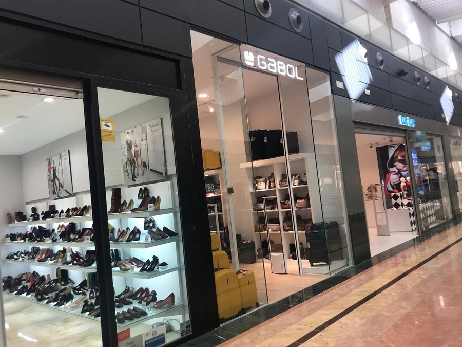 Tienda de maletas en centro comercial