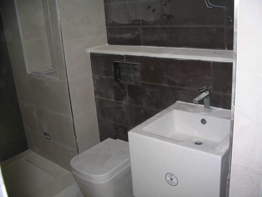 Sanitarios suspendidos 