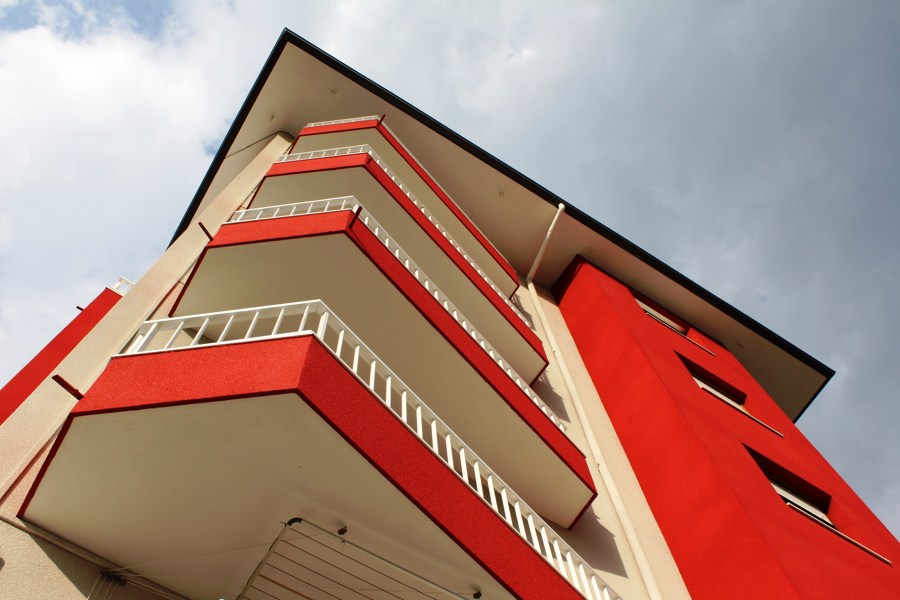 Reforma fachada con corcho proyectado