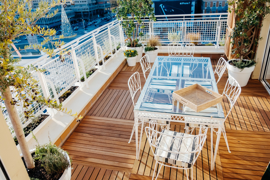 Terraza con suelo de madera
