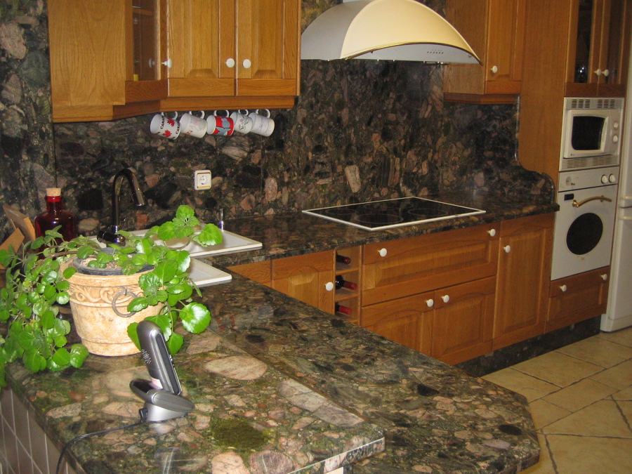 Granito verde marinace pulido