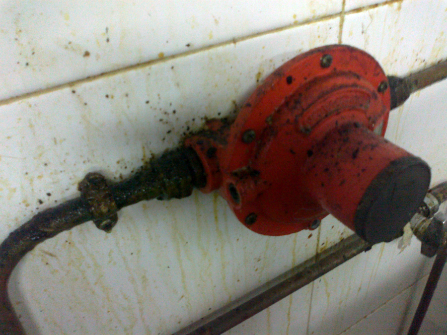 Grasa en conductos y llave gas,restaurante