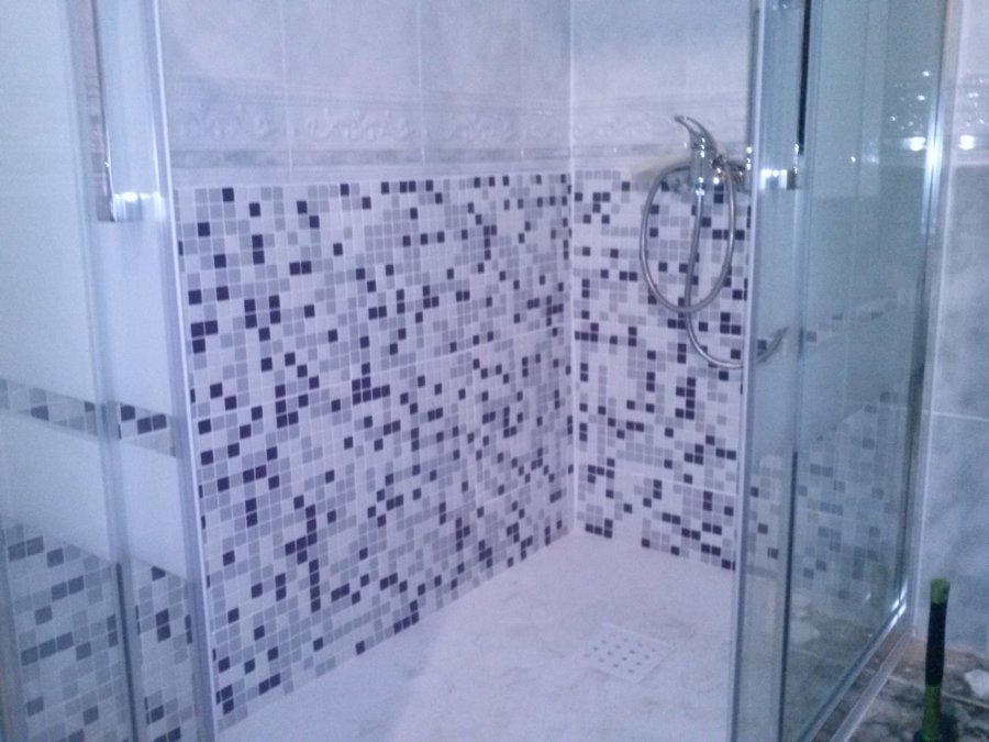 gressite en plato de ducha.