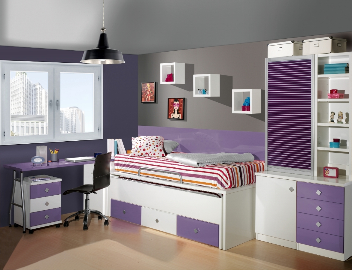 Habitación color blanco y rosa