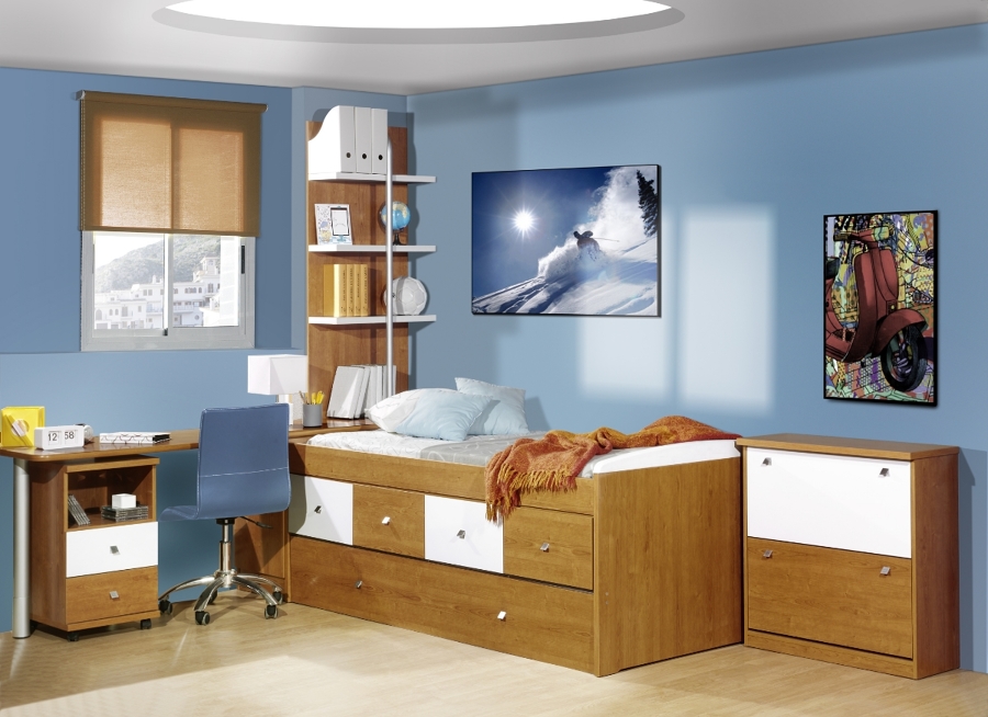 Habitación color cerezo y blanco