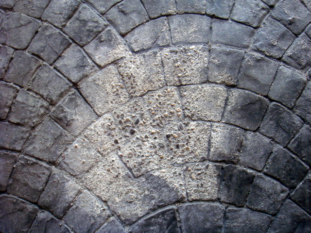 Hormigón impreso deteriorado