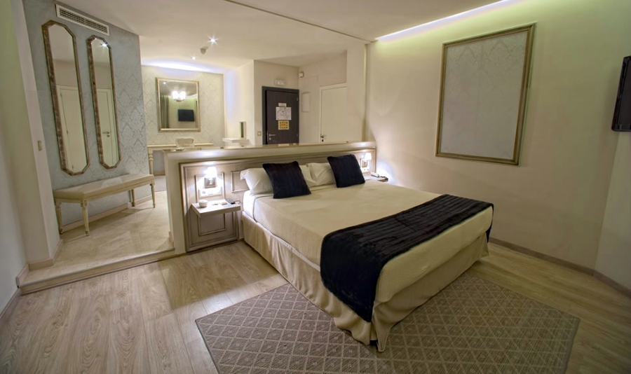 HOTEL LUVE. SAN ANTONIO DE BENAGÉBER