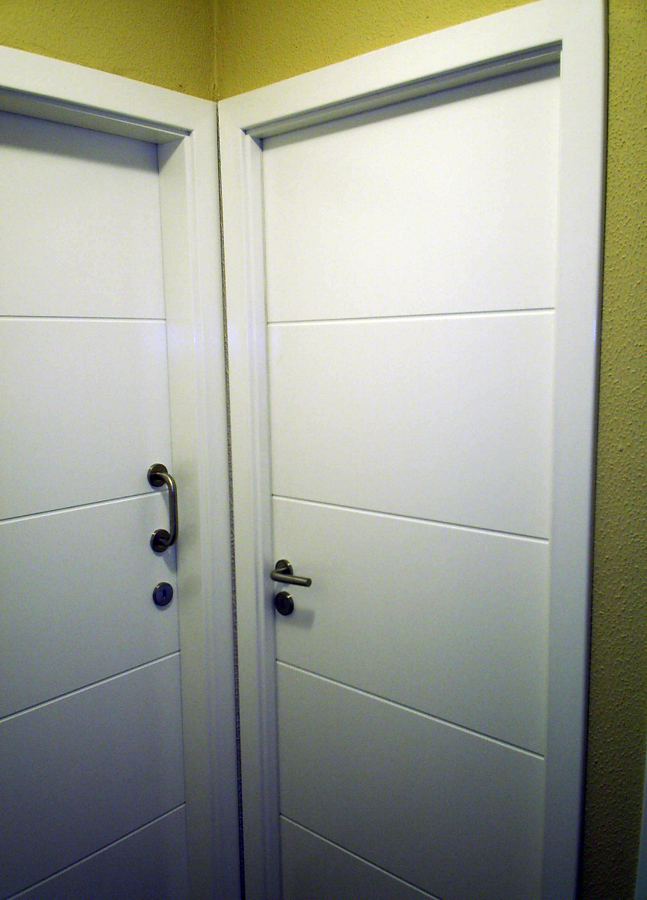 HUECO DE PUERTA LACADO BLANCO.