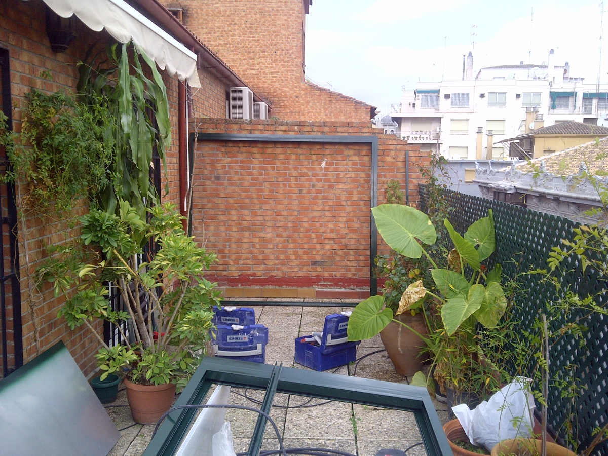 HUECO DEL ARMARIO DE ALUMINIO