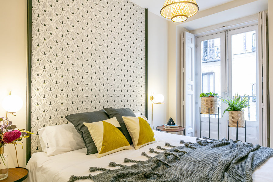 Dormitorio con cabecero de Papel Pintado