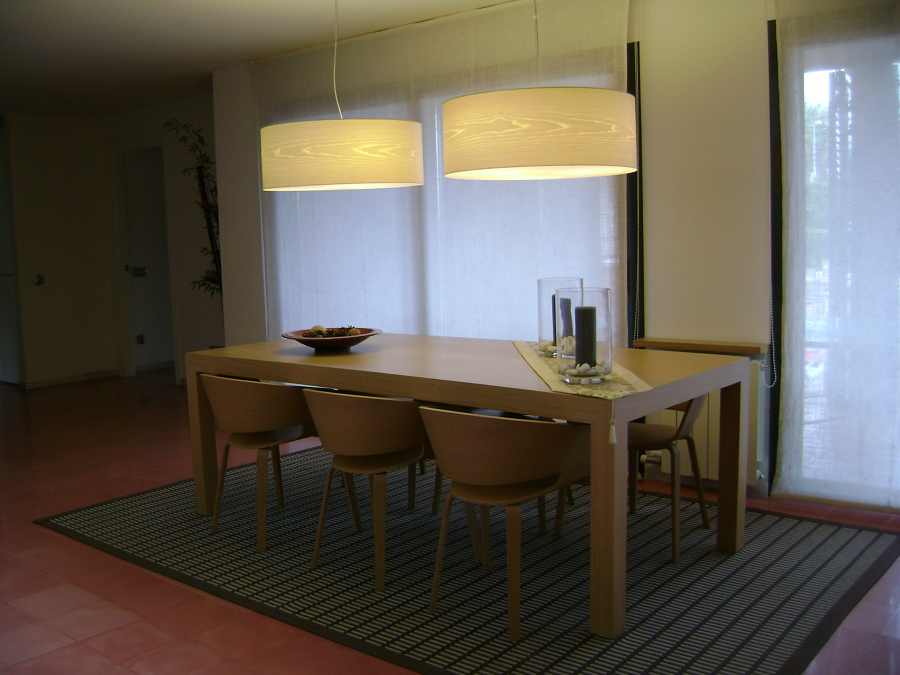 iluminación con pantallas de madera