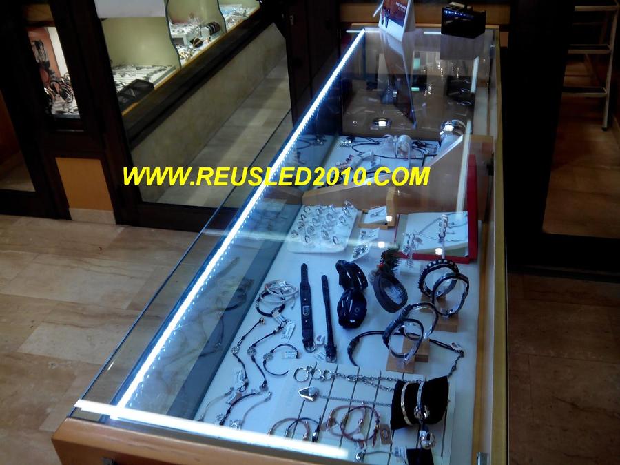 Iluminación vitrinas joyería Pastoreta de Reus