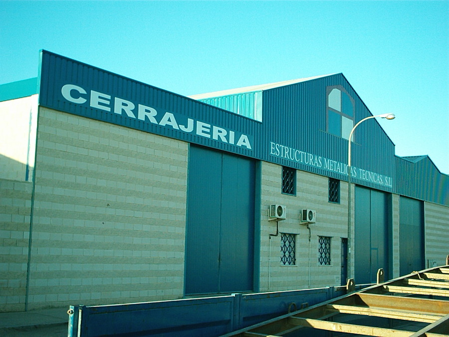 Nave Industrial de Carpintería Metálica