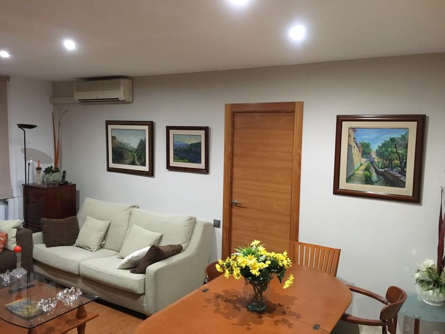 Pintura ecológica y luces led aprovechando los espacios y los muebles 