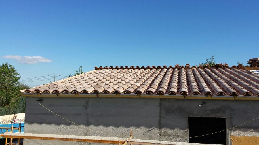 Teja arabe sobre panel sanwich 