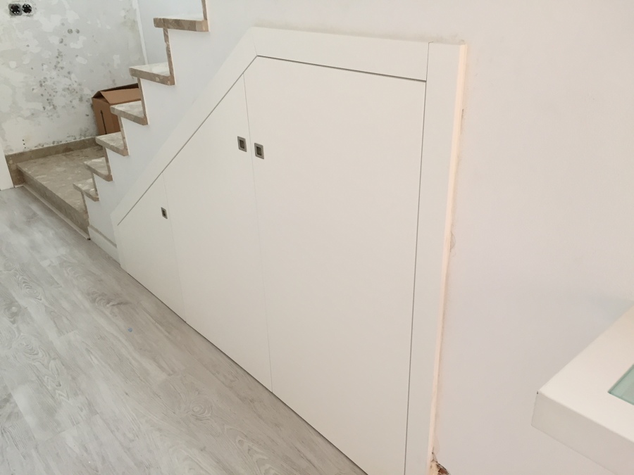 Armario bajo escalera