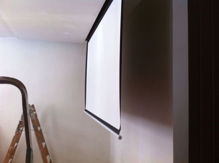 Falso techo de pladur para ocultacion de pantalla de proyector 