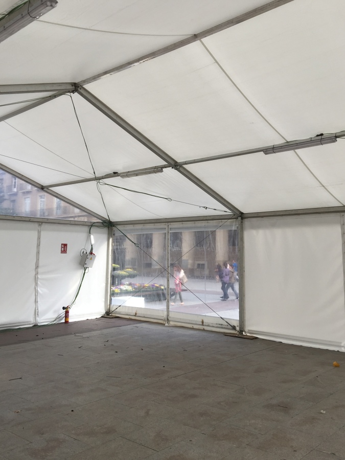Instalación carpa plaza del pilar