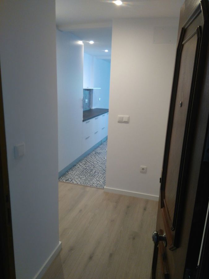 Entrada con tabique de pladur para restar Angulo de visión 