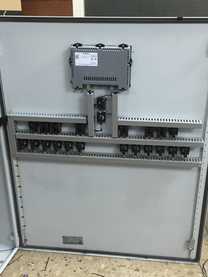 Interior puerta cuadro eléctrico 