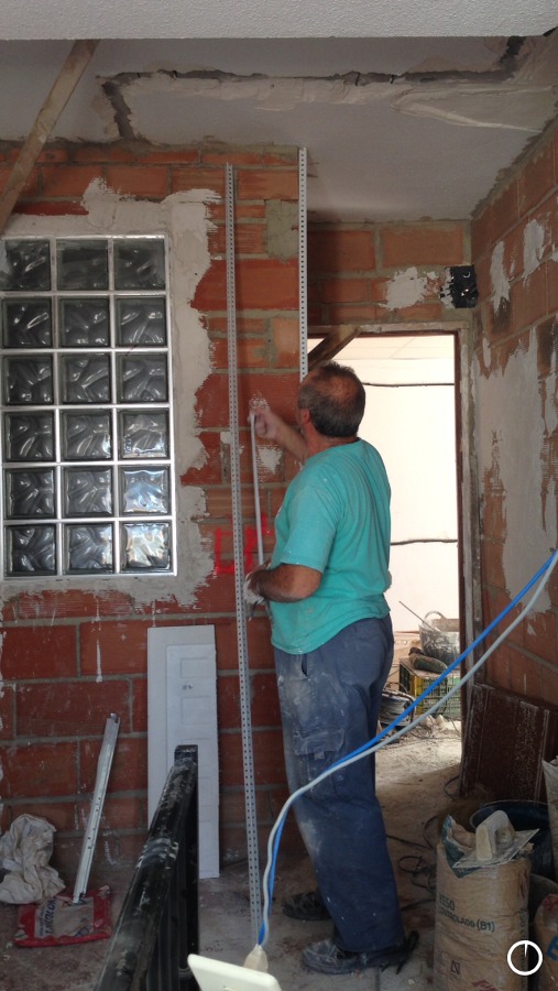 En obra montaje baño chalet y repellados. 