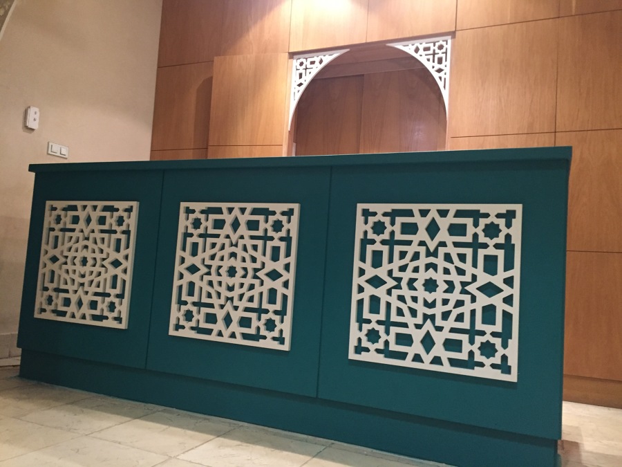 Mostrador con celosía arabe