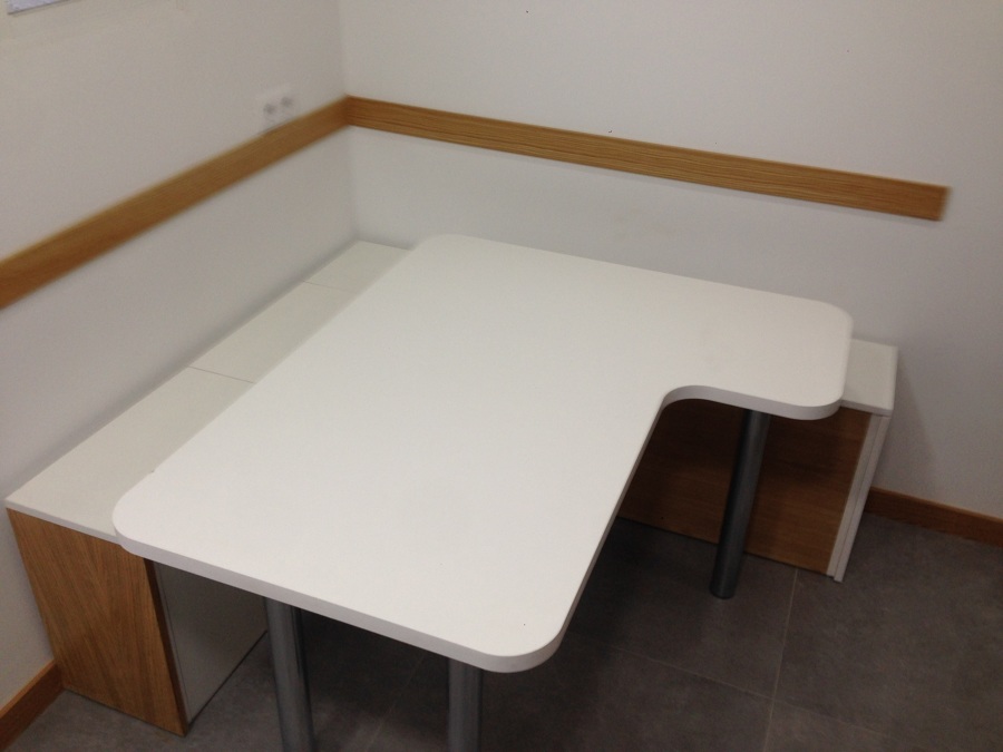 Mesa y banco de melamina