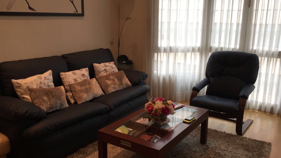 Tapizado de sofá y butaca en piel