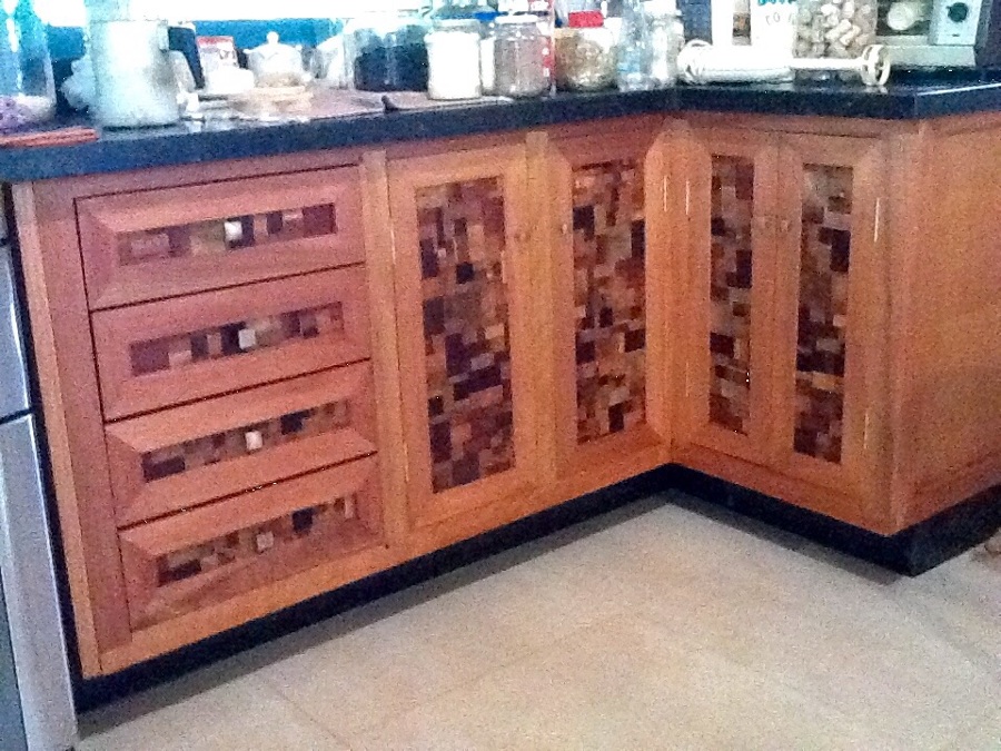 Mueble de cocina con marcheteria