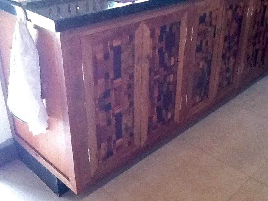 Mueble de cocina con marcheteria