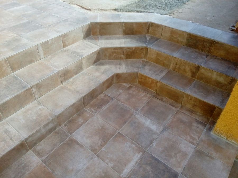 Unión de la escalera tras retirar la jardinera