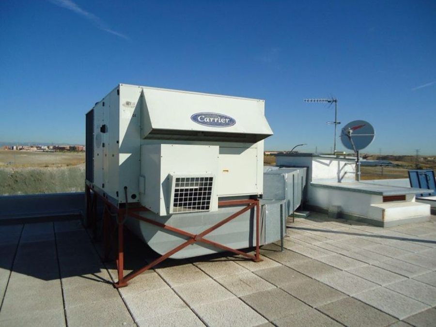 Instalación de Rooftop y conductos metalicos