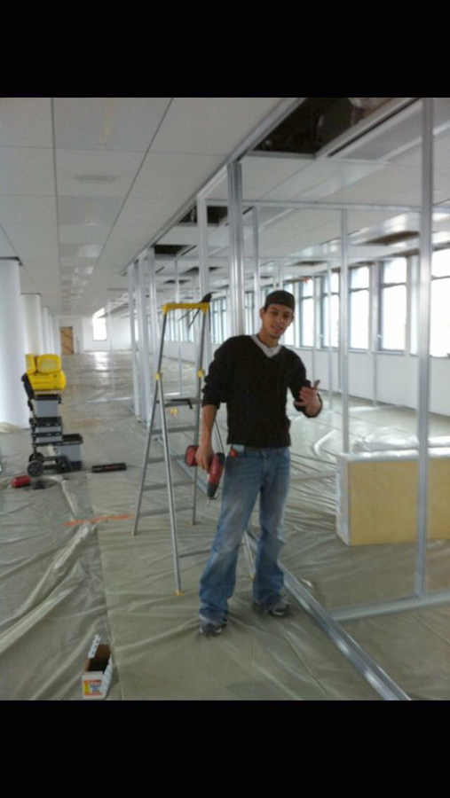 Oficinas con tabiques de cristal y estructura de aluminio