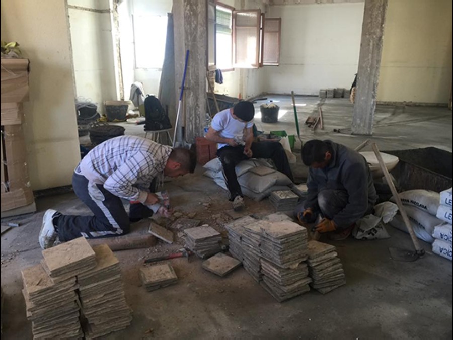 Restauración y limpieza pavimento mosaico recuperado.