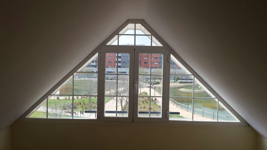 Cerramiento ventana triangular