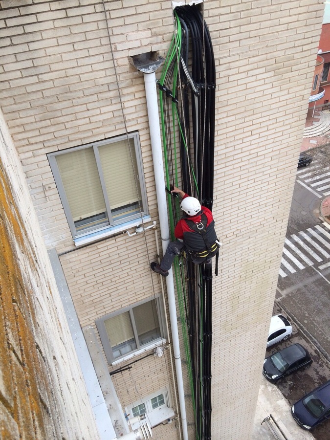 Instalación de cableado por fachadas