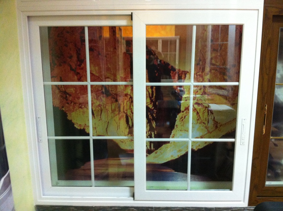 Ventana exposición. Eurocor (perimetral 70mm.)