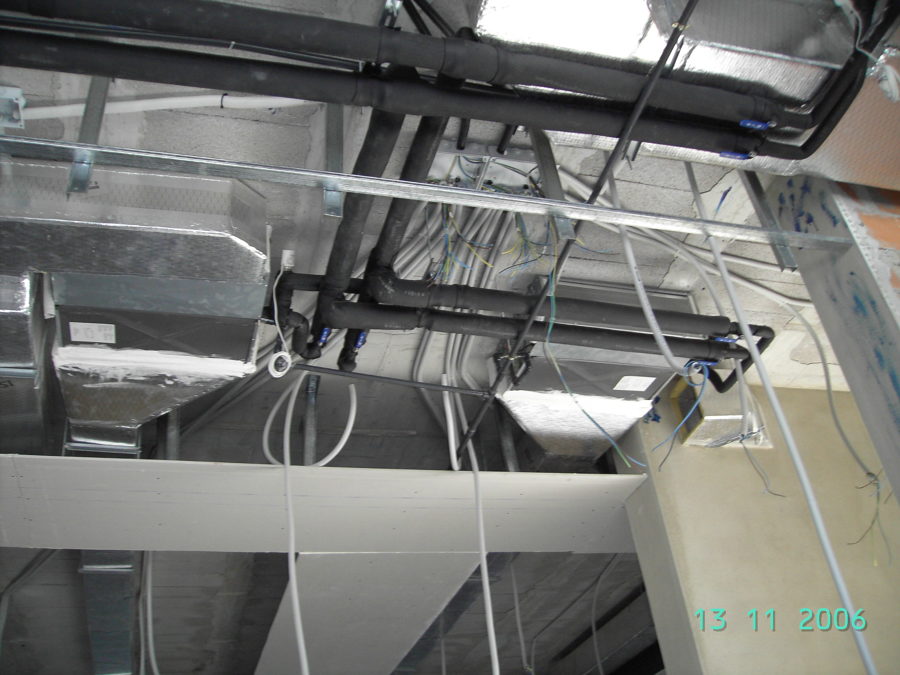 CONDUCTOS Y TUBERIAS DE AIRE ACONDICIONADO 