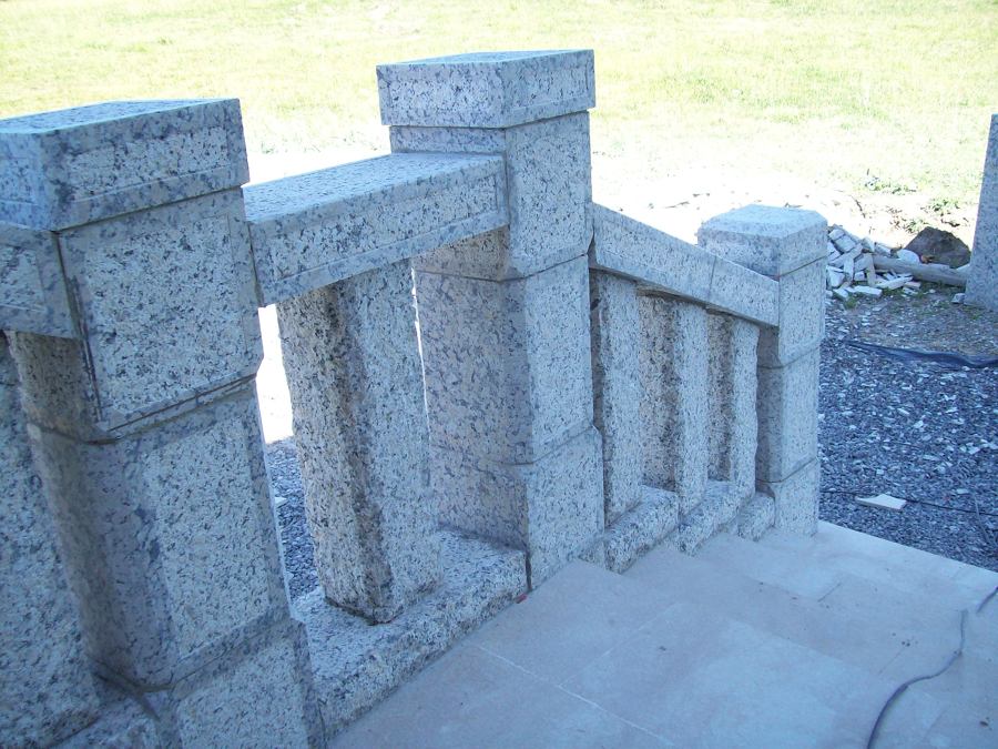 BALAUSTRADA TALLADA EN GRANITO
